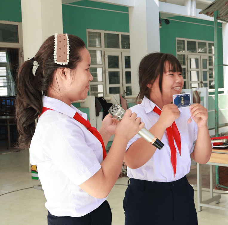 Thùy Linh at a SOLACE card deck activity
